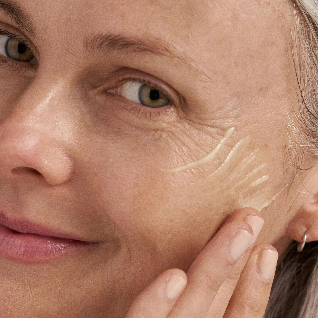 GLOWIG HUDVÅRDSRUTIN FÖR MOGEN HUD