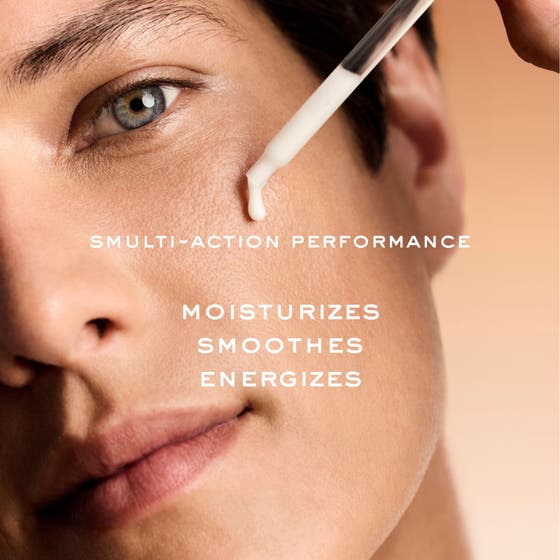 Nuxe Men Multi Action Serum 30 ml energigivende ansiktsserum i brun flaske med sølvdetaljer og hvit flytende tekstur