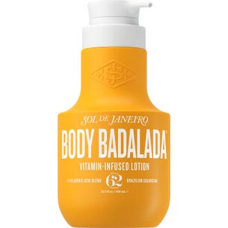 Sol de Janeiro Body Badalada 400 ml fuktighetsgivende bodylotion i gul plastflaske med hvit pumpe.
