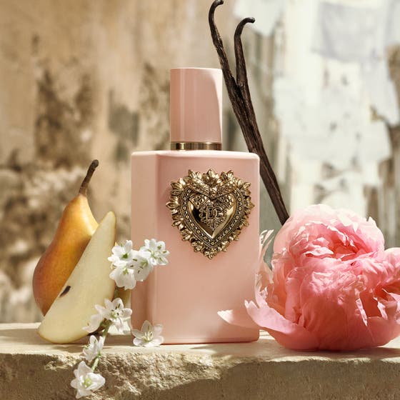 Dolce & Gabbana My Devotion Intense Eau de Parfum 100 ml damparfym i ljusrosa ask prydd med ett pärlat guldhjärta