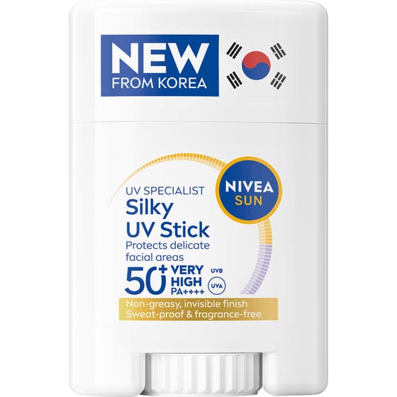 Nivea Sun UV Specialist Silky UV Stick SPF 50+ ger högt solskydd i ett vitt och smidigt stiftformat.