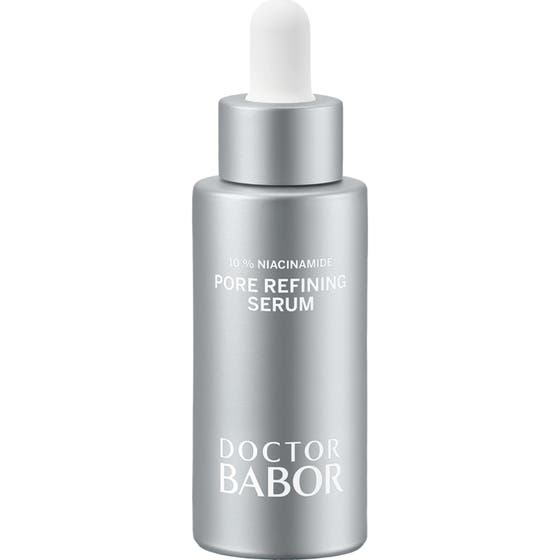 Doctor Babor Pore Refining Serum 30 ml minsker porer i en matt sølvgrå flaske med hvit pipette.