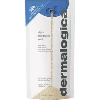 Dermalogica Daily Milkfoliant 74g beroligende havreeksfoliering beige pulver som helles fra en hvit refillpose