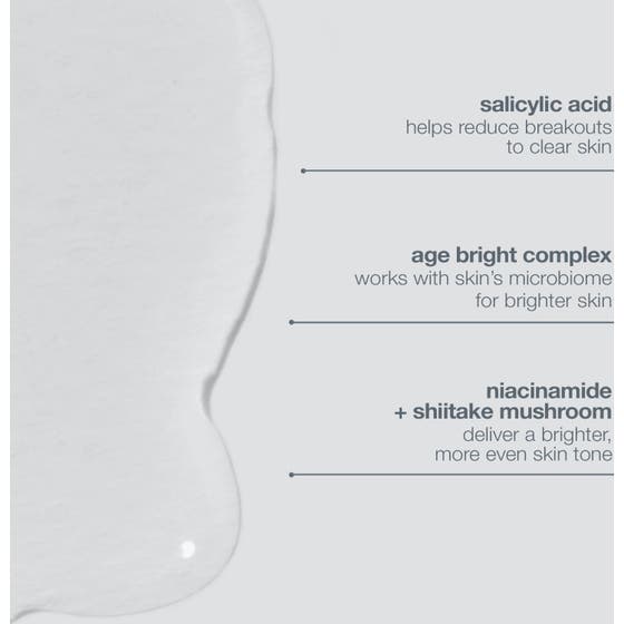 Dermalogica AGE Bright Clearing Serum 30 ml mot urenheter i turkis flaske med hvit pipette på en klar dråpe.