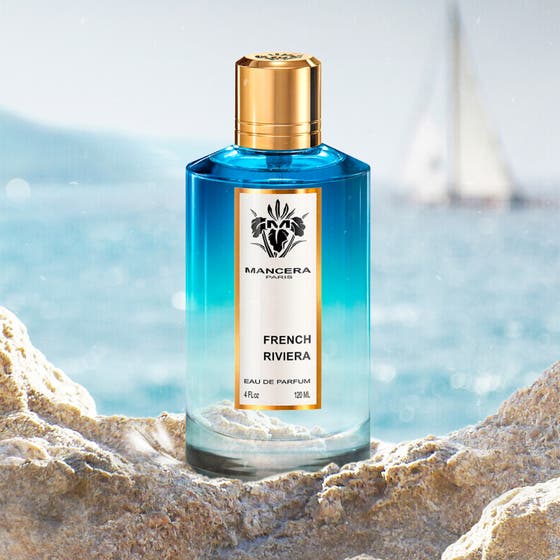 Mancera French Riviera Eau De Parfum 120 ml unisexparfym i blåtonad glasflaska på en solig klippa vid havet