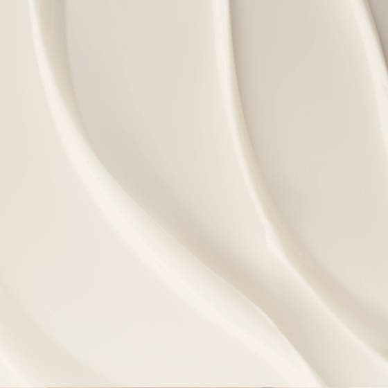 Nuxe Men Moist Gel 50 ml fuktighetsgivende ansiktsgel med hyaluronsyre i brun tube holdt av en mann.