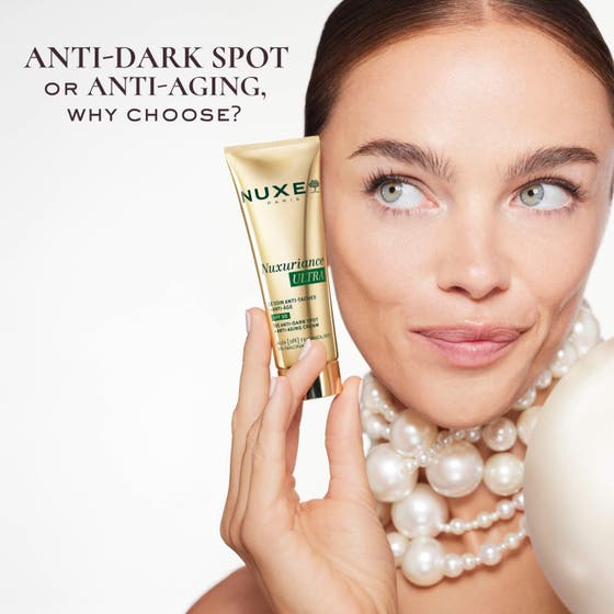 Nuxe Nuxuriance Ultra 50 ml dagkrem som motvirker mørke flekker i grønn eske med SPF 30 og niacinamid