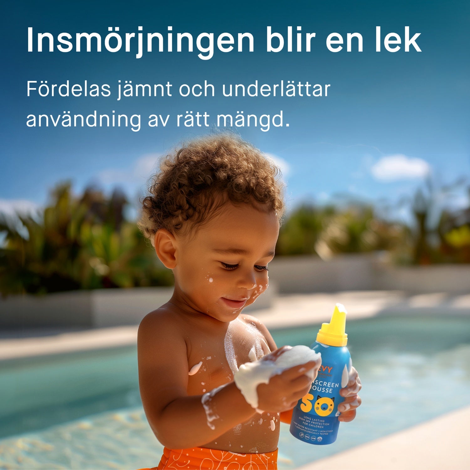 EVY Technology Sunscreen Mousse For Kids SPF50 150 ml antaa 8h suojan ja näyttää lapsen leikkimässä vedessä.