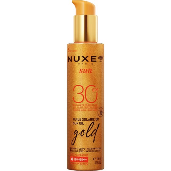 Nuxe Sun Oil Gold 150 ml sololje SPF 30 gir glød i en glitrende oransje flaske med elegant gullfarget pumpe.