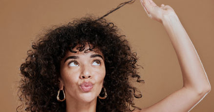 Curly girl-metorden: 5 steg till silkesmjuka, glansiga och frissfria lockar