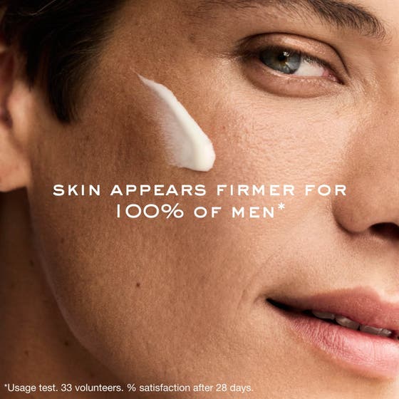 Nuxe Men Anti Age Cream 50 ml revitaliserende dagkrem i brune beholdere med sølvdetaljer på en rustikk trebakgrunn.