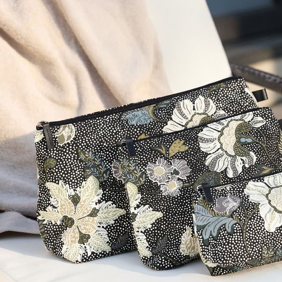 Cosmetic Large Flower Linen