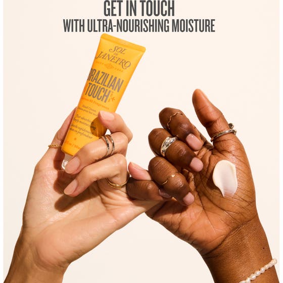 Sol de Janeiro Brazilian Touch Hand Cream 50 ml i gul tube som gir fuktighet med Cheirosa 62 duft.