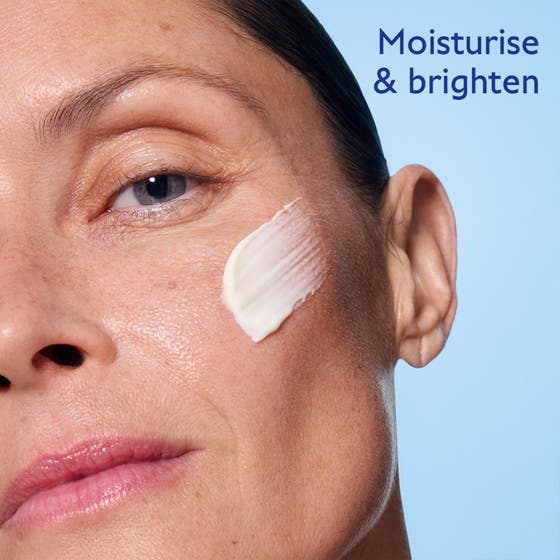 Caudalie Vinoperfect Instant Brightening Moisturizer 50 ml kirkastava päivävoide niasiiniamidilla ja viinirypäleellä