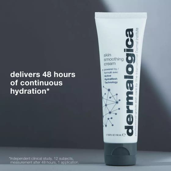 Dermalogica Skin Smoothing Cream 50 ml fuktighetskrem med Active HydraMesh som trykkes ut i en håndflate