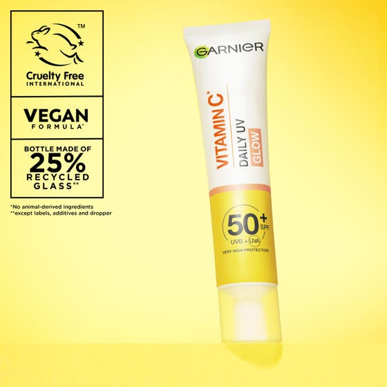 Garnier Vitamin C Glow Daily UV Fluid 40 ml ansikts spf50 ger lyster och korrigerar fläckar i en handhållen tub.