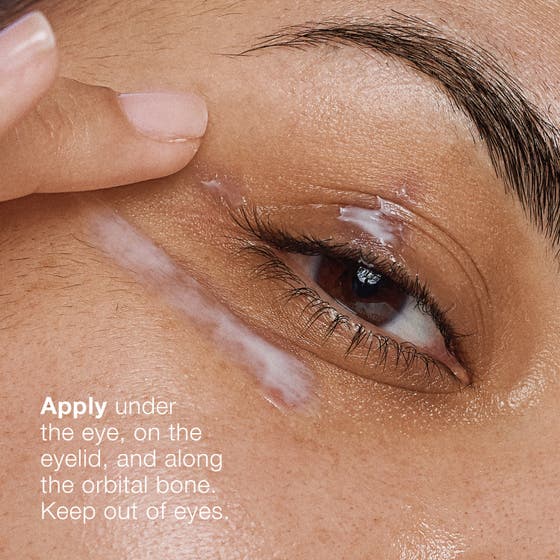 Dermalogica Phyto Nature Lifting Eye Cream 15 ml oppstrammende øyekrem i lilla pumpeflaske mot en rik tekstur.