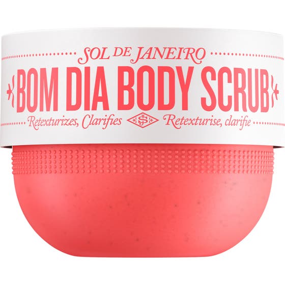 Sol de Janeiro Bom Dia Body Scrub eksfolierende kroppsskrubb med AHA og BHA i en rosa krukke med hvit etikett