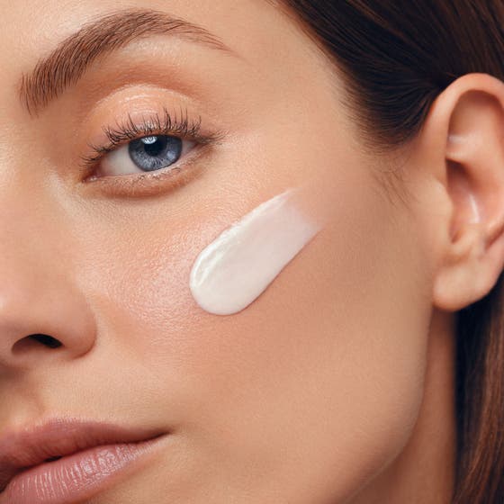 Biotherm Blue Peptides Uplift Cream SPF30 50 ml kiinteyttävä päivävoide punaisessa lasipurkissa uudella koostumuksella