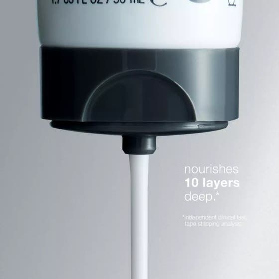 Dermalogica Intensive Moisture Balance 100 ml ravitseva kasvovoide, jonka täyteläinen koostumus puristetaan tuubista.