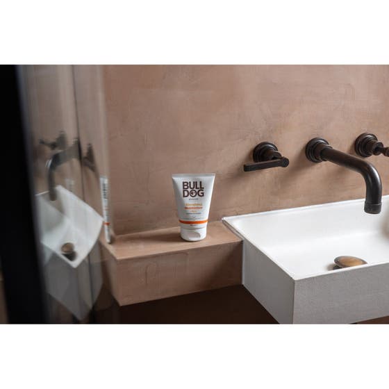 Morgonfrisk - Energigivande Rutin med SPF för Män som Vill Skydda och Fräscha Upp