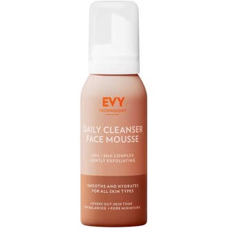 EVY Technology Daily Cleanser Face Mousse eksfolierende ansiktsrens som gir fukt i ferskenfarget flaske med hvit kork