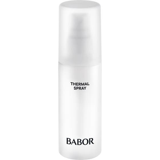 Babor Thermal Spray opfriskende ansigtsspray i hvid sprayflaske med en frostet og gennemsigtig hætte.
