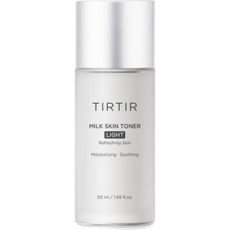 Tirtir Milk Skin Toner Light 50 ml fuktgivande ansiktstoner i frostad flaska med stilrent silverlock