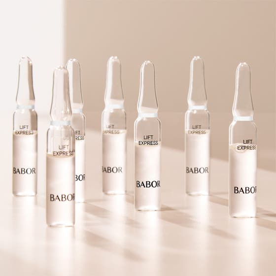 Babor Ampoule Lift Express 14 ml opstrammende serum i syv glasampuller stående på en lys overflade