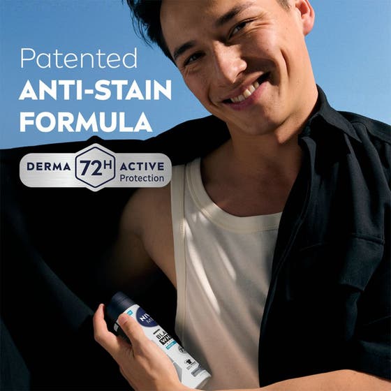 NIVEA MEN Black & White Fresh Spray 150 ml deodorant spray på mørk bakgrunn med tekst om langvarig friskhet.