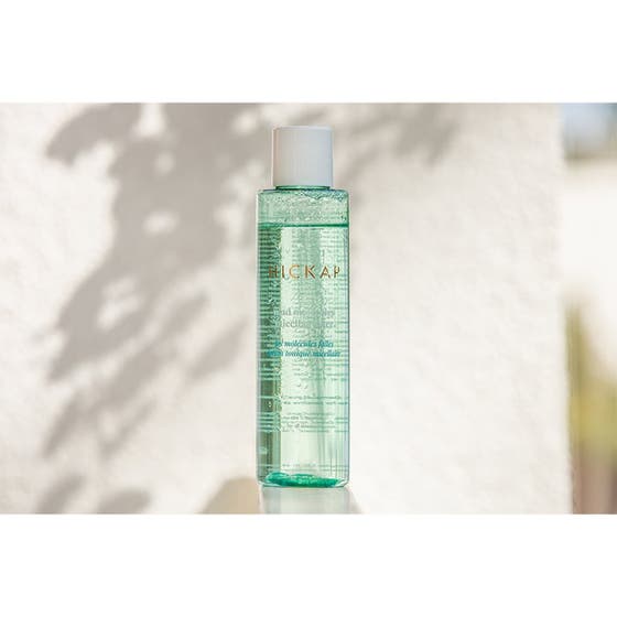 Hickap Mad Molecules Micellar Toner 150ml kosteuttava kasvovesi turkoosissa pullossa jossa on valkoinen korkki.