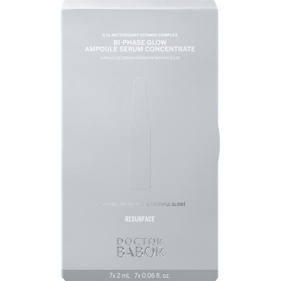 Doctor Babor Bi-Phase Glow Ampoule Serum 14 ml i sølv eske med 6 % vitamin complex som gir huden fornyet glød.